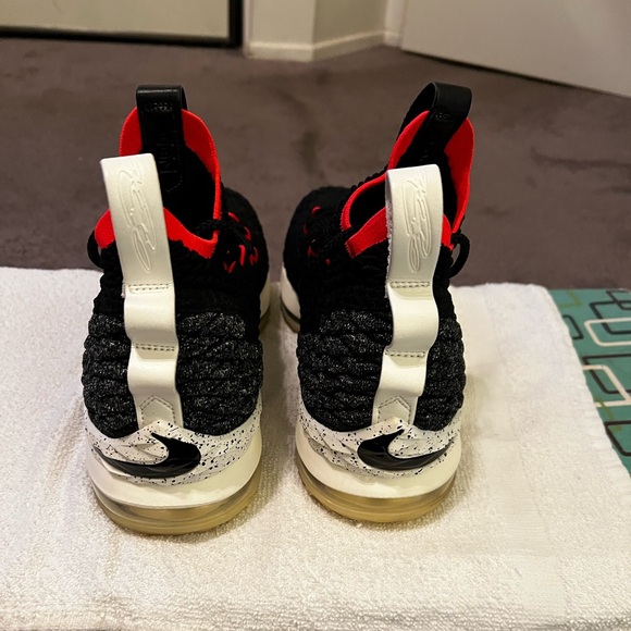 Nike LeBron 15 Black Bright Crimson. Size 12. Preowned - Picture 5 of 8